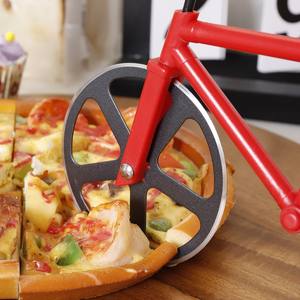 Rouleau à pâte antiadhésif en acier inoxydable en forme de vélo, écologique, compatible lave-vaisselle, pour découper <span class=keywords><strong>la</strong></span> <span class=keywords><strong>pizza</strong></span> – Ustensile de cuisine - Product Image 4