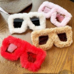 แว่นกันแดดแฟชั่นหรูหราสไตล์สตีมพังก์ปี 2022 ขนนุ่มกำมะหยี่ทรงสี่เหลี่ยมขนาดใหญ่สำหรับงานปาร์ตี้สำหรับผู้หญิง - Product Image 1