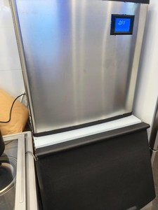 Machine à glaçons commerciale haute capacité en cubes, refroidissement par air, machine à glaçons commerciale avec <span class=keywords><strong>bouteille</strong></span> d'eau - Product Image 3