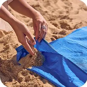 Strand Deken Zand-Proof, Extra Grote Strand Mat, lichtgewicht & Duurzaam Met 6 Stakes & 4 Hoek Zakken