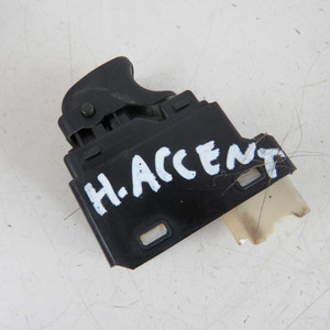 Pulsante Alzacristallo Posteriore Sinistro Usato per Hyundai Accent 1999-2005 (76394) - Product Image 3