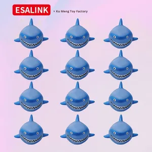 2025 trend küçük ördek PVC bebek banyo sıkmak su püskürtme köpekbalığı oyuncak - Product Image 3