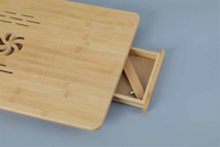 Bureau portable en bambou Jumbo avec ventilateur USB. Table de lit portable avec plateau inclinable.