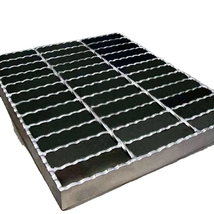 60x60 नमनीय लोहे के मैनहोल कवर सरणी waveguide कार धोने नाली झंझरी