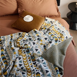 Copridivano in acrilico lavorato a maglia con logo, nappa decorativa, tecnica jacquard, stile decorativo <span class=keywords><strong>BLG</strong></span> - Product Image 2