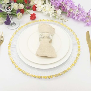 <span class=keywords><strong>Assiettes</strong></span> de présentation en plastique transparent blanc or de 33 cm (13 pouces) pour les mariages, les décorations de beauté, les fêtes, les événements, les restaurants, vente en gros - Product Image 4