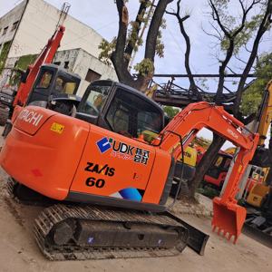 Hitachi 60 Track Pad Excavator d'occasion 6 tonnes 40.5KW Power Engine Gearbox Multifunction - Product Image 3