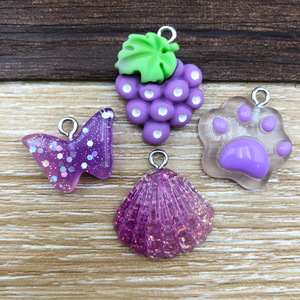 Colgante de resina con forma de uva, forma irregular, realista, accesorios de joyería DIY para el Día de San Valentín - Product Image 3