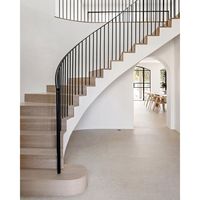 Escalier Courbé Haut de Gamme sur Mesure avec un Design Luxueux pour la Maison