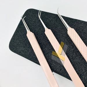 Pince à épiler d'extension de cils en acier inoxydable à pointe pêche Volume russe avec logo personnalisé Outil d'application de cils en argent durable - Product Image 5