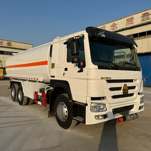 Camión Cisterna Pesado Sinotruk HOWO 6X4 de Alta Seguridad, 10 Neumáticos, Color Blanco, 371HP, con Precio Bajo - Product Image 2