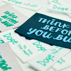 <span class=keywords><strong>Custom</strong></span> 3d Reliëf Ijzer-Op Siliconen Formaat Label Binnen Nek Kleding Tag Scherm Afdrukken Warmte Overdracht Rubber Tag Voor Kleding - Product Image 2