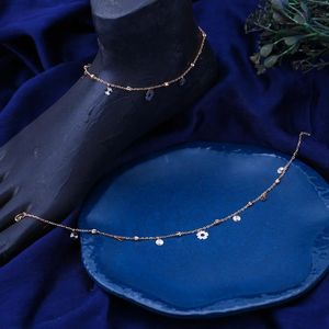 Chaînes de cheville à motif floral, élégantes, avec breloques florales, bijoux de mode, accessoires de pied de créateur, bracelets de cheville tendance - Product Image 1