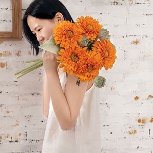 CallaFloral Ramo de Girasoles Artificiales de Doble Pétalo Naranja, Decoración Impermeable para Bodas, 120 cm - Product Image 1