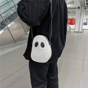 Sac bandoulière petit format blanc et noir motif fantôme pour usage quotidien style étudiant - Product Image 2