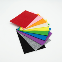 Feutre en fibre de polyester coloré, antistatique, résistant à la traction, à l'usure, absorbant l'huile et résistant aux chocs. Vente directe d'usine.