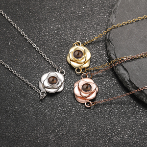 Gioielli alla Moda Personalizzati con Proiezione Foto, Ciondolo Trendy in Rame a Forma di Rosa con Zirconi e Scritta '<span class=keywords><strong>I</strong></span> <span class=keywords><strong>Love</strong></span> <span class=keywords><strong>You</strong></span>' - Product Image 3