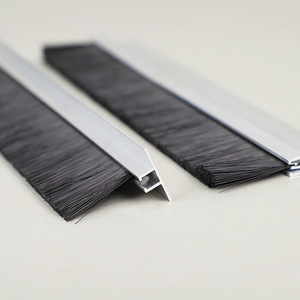Spazzola a striscia in fibra di nylon industriale personalizzata B-RT con retro in metallo <span class=keywords><strong>per</strong></span> <span class=keywords><strong>tapparelle</strong></span>/sigillatura porte da garage - Product Image 3
