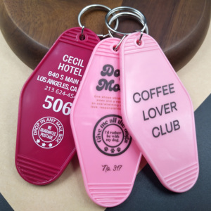 Custom Logo Promotional UV Printed Plastic Hotel Keychain Motel Keychain Carabiner