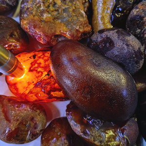 Madagascar Rode Agaat Edelsteen Hoge Kwaliteit Natuurlijke Ruwe Kristallen Steen Te Koop Voor Feng Shui Kunst Decoraties Geschenkvorm