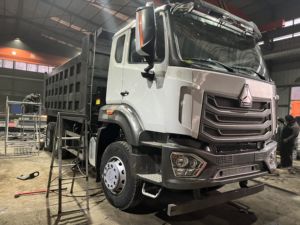 Camion benne d'occasion Beiben SINOTRUK HOWO 6X4 Diesel 351-450HP Moteur Weichai Euro 2 20-25T Poids total autorisé en ordre moussé (PTA) Conduite à gauche Exploitation minière - Product Image 1