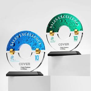 Juego de Trofeos Personalizados de Cristal y Metal |   Diseño de Alta Gama con Logotipo Grabado para Aniversario Corporativo, Premios de Excelencia en Equipo - Product Image 2
