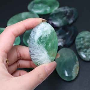 Pierre de palmier en fluorite verte en gros, pierres précieuses de guérison pour les chakras, ornements et décorations en cristal - Product Image 3