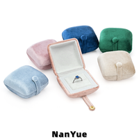 Boîte à bague carrée en velours avec bouton-pression, coffret cadeau de luxe pour fiançailles, demande en mariage, mariage, couple, logo personnalisé, mini, portable, de poche