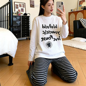 Conjunto de Pijama para Primavera, Otoño e Invierno, Pijama Blanco de Manga Larga con Estampado de Letras Multicolores y Pantalones a Rayas Negras - Product Image 2