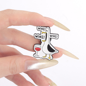 Mine Seagull Wine esmalte Pin dibujos animados divertidos personajes animados agua pájaro Animal broches solapa insignia joyería regalos - Product Image 4