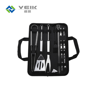 Set di utensili per <span class=keywords><strong>barbecue</strong></span> <span class=keywords><strong>in</strong></span> acciaio inossidabile di alta qualità con manico <span class=keywords><strong>in</strong></span> TPR spatole di resistenza al calore con Logo personalizzato per <span class=keywords><strong>barbecue</strong></span> da <span class=keywords><strong>campeggio</strong></span> all'aperto - Product Image 3