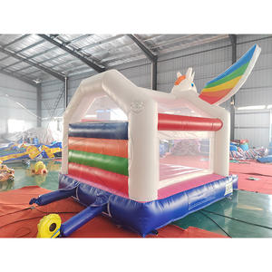 Château gonflable ailé fantaisie avec base rose et gardien ailé arc-en-ciel pour les fêtes en intérieur et les événements spéciaux pour enfants - Product Image 5