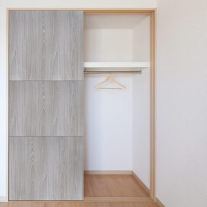 グレーウッドコンタクトペーパー壁紙、PVC自己粘着ピールアンドスティック壁紙、お手入れが簡単な装飾壁材 - Product Image 3