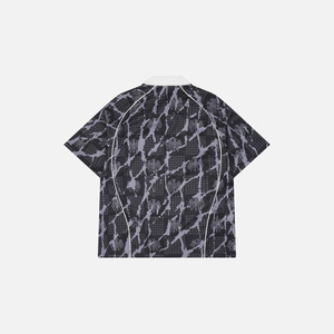 เสื้อยืดทรงบ็อกซี่ผ้าโพลีเอสเตอร์ลายกราฟิกพิมพ์ด้านหน้าพร้อมป้ายปัก - Product Image 3