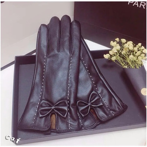 Guantes de Cuero para Mujer, Invierno, Negros, Táctiles, Estilo Dulce, Cálidos, Dedos Completos, con Diseño de Lazo - Product Image 4