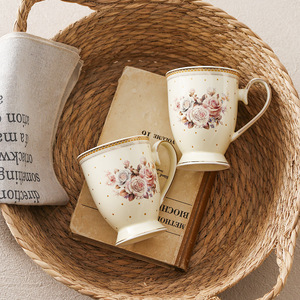 Taza de Cerámica Premium Francesa Beige con Puntos, Asa con Detalles en Oro, Apta para Microondas, para Café, Venta al por Mayor para Decoración del Hogar y Regalos - Product Image 1