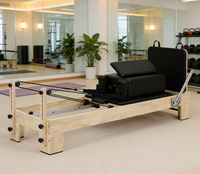 Reformer Pilates en chêne avec plateforme de saut et accessoires complets pour l'entraînement en studio professionnel et les programmes de fitness