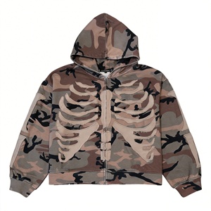 Felpa con cappuccio oversize da uomo mimetica con zip e stampa scheletro, effetto distressed, grafica a costole, streetwear, all'ingrosso - Product Image 2