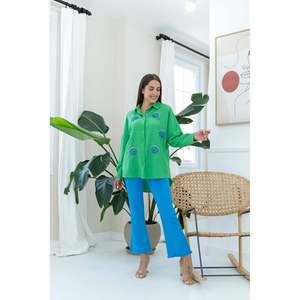 Polo Verde para Mujer con Bordado de Conchas Azules y Pedrería, 100% Algodón Tejido Transpirable - Product Image 3