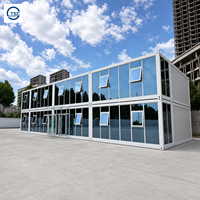Maison conteneur préfabriquée modulaire de bureau à deux étages avec mur-rideau entièrement vitré, fenêtre à auvent et porte double vitrée à cadre en acier
