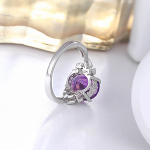 เครื่องประดับดีไซน์ใหม่สไตล์วินเทจอิตาลี ประดับคริสตัลและเพชรเทียม 3.07 มม. แหวนหมั้นโลหะแฟชั่นสำหรับผู้หญิงสุดหรู ฤดูใบไม้ผลิ 2023 - Product Image 3