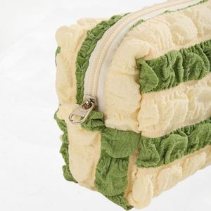 Pochette de voyage en coton écologique fraîche et personnalisée pour femme, idéale pour mariage ou demoiselle d'honneur, avec fermeture éclair rayée et grande capacité - Product Image 6