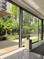 Porte coulissante moderne insonorisée et isolante en aluminium avec double vitrage trempé, étanche, pour villa, usage intérieur/extérieur dans le jardin