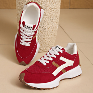 Baskets compensées rétro rouges en maille à lacets pour femmes, à bout rond et semelle épaisse, pour la marche quotidienne et les loisirs - Product Image 1