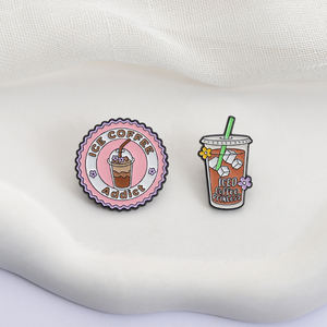 Pin Pecinta Kopi Es Gaya Minuman Lucu Desain Putri Kopi Es untuk Penggemar Kopi Hadiah Ransel - Product Image 3