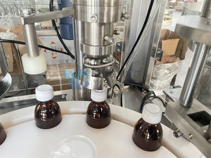 Machine de remplissage automatique compacte pour bouteilles de sirop, de boissons énergisantes, de <span class=keywords><strong>jus</strong></span> de fruits, de remplissage et de bouchage - Product Image 4