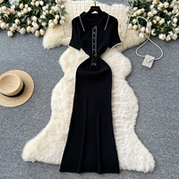 Robe décontractée élégante pour femme, col polo, manches courtes, tricotée, avec boutons décoratifs, coupe ajustée, style A-line, longue, pour le quotidien