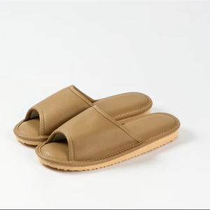 Nouveaux modèles de pantoufles confortables pantoufles jaunes d'hiver pour la maison vente en gros - Product Image 1