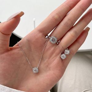 Pendientes de Plata de Ley S925 Dylam con Circonita Cúbica 5A de 0.5 Quilates, Hipoalergénicos, Libres de Níquel, Joyería Fina para Mujer - Product Image 6