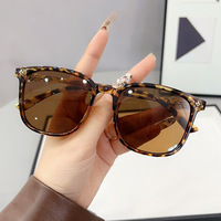 Lunettes de soleil décontractées légères et confortables Lunettes de soleil tendance faciles à assortir Lunettes de soleil bon marché au design unique Lunettes de soleil enchanteuses